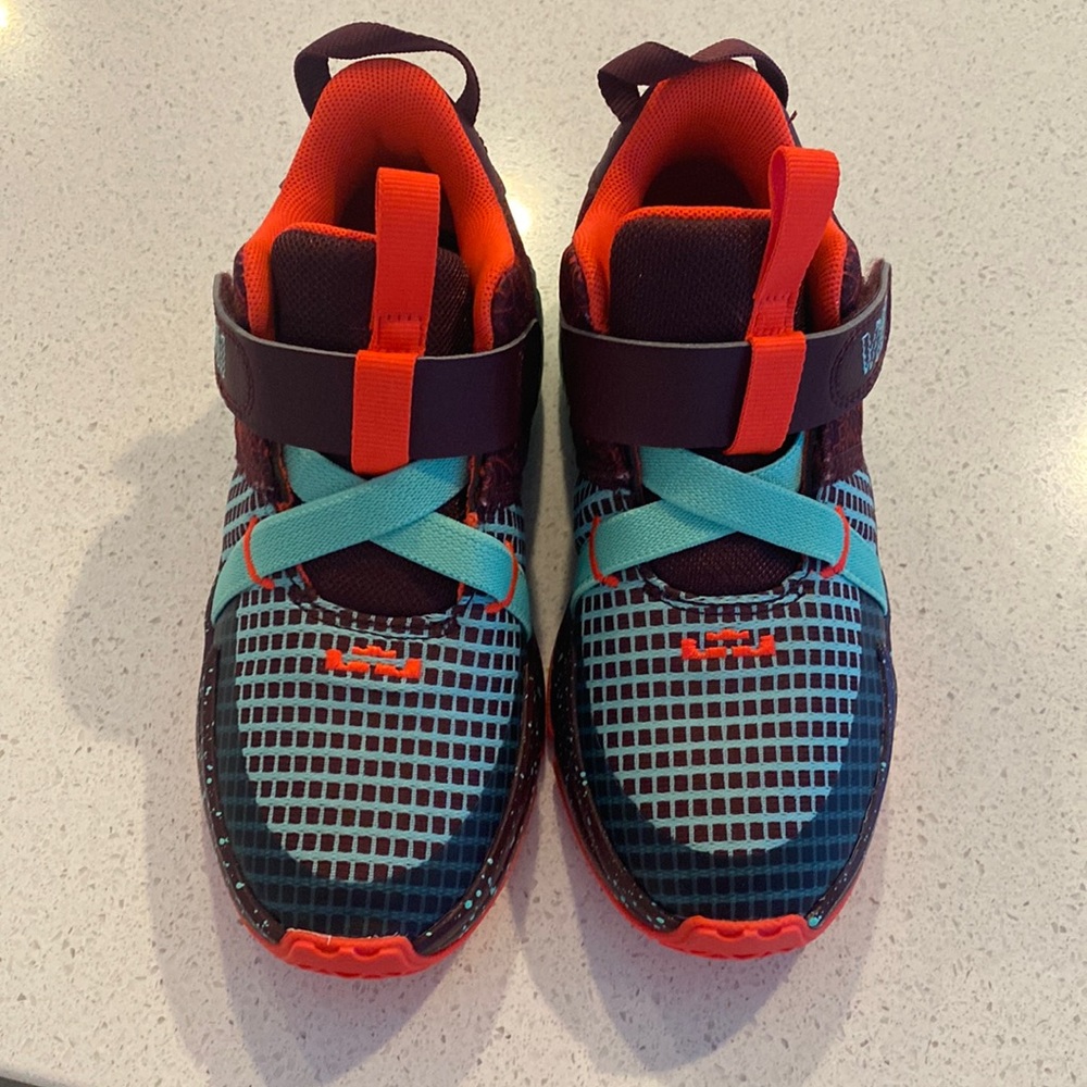 New Nike Lebron VII Witness-Size 12c